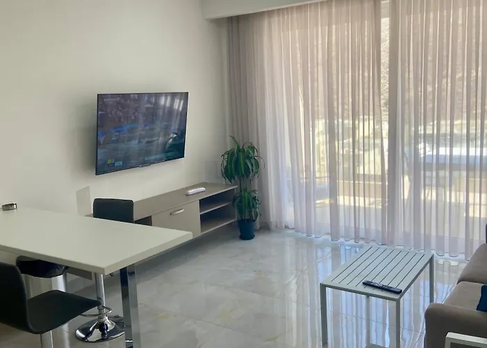 Penelope Apartments, 14 Apartment