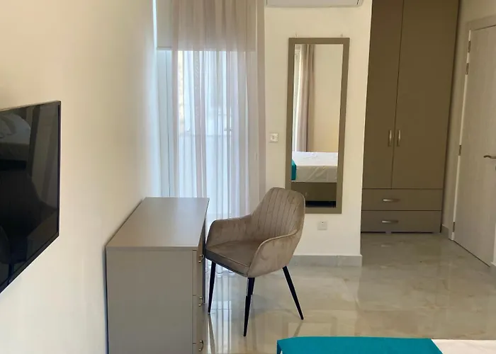 Penelope Apartments, 14 Apartment *