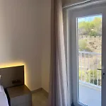 Penelope Apartments, 14 アパート
