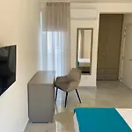 Penelope Apartments, 14 アパート *