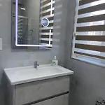 Penelope Apartments, 14 *