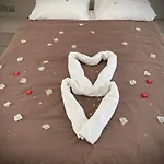 Penelope Apartments, 14 *