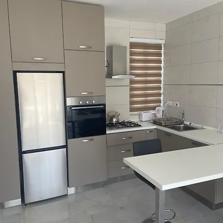アパート Penelope Apartments, 14 クレンディ