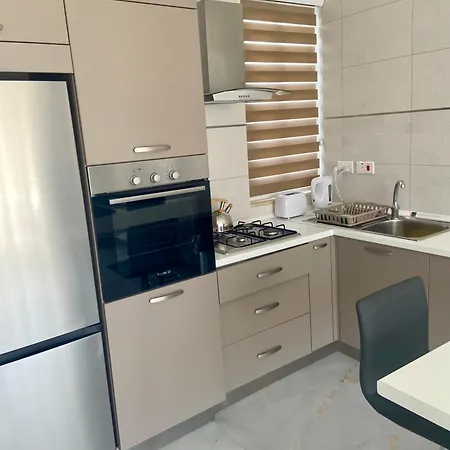 Penelope Apartments, 14 *