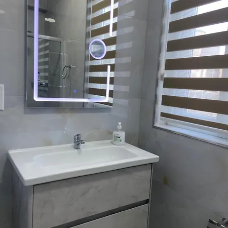 Penelope Apartments, 14 *