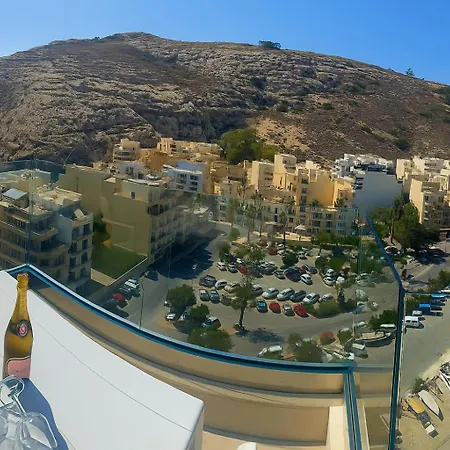 Penelope Apartments, 14 *