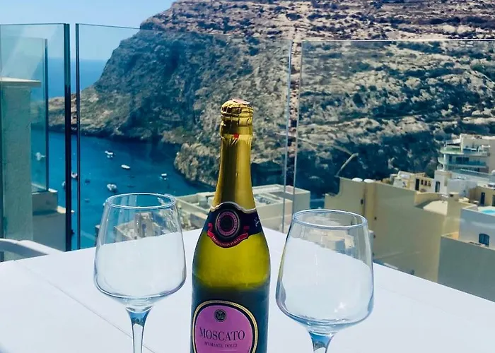 Penelope Apartments, 14 *