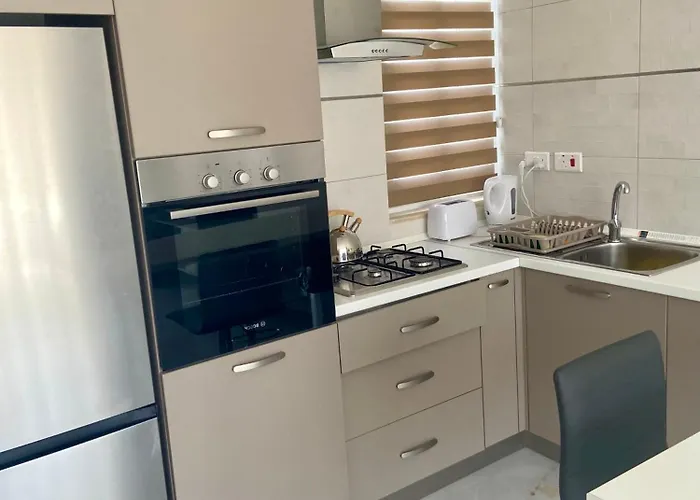 Penelope Apartments, 14 *