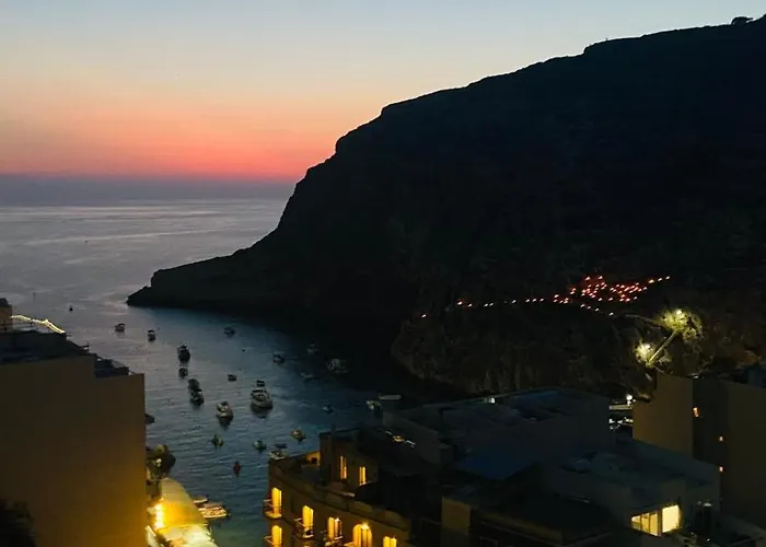 Penelope Apartments, 14 *