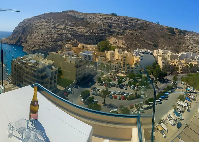 Penelope Apartments, 14 *